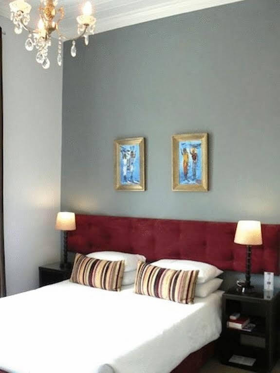 4 On Varneys Guest House Kapstaden Eksteriør billede